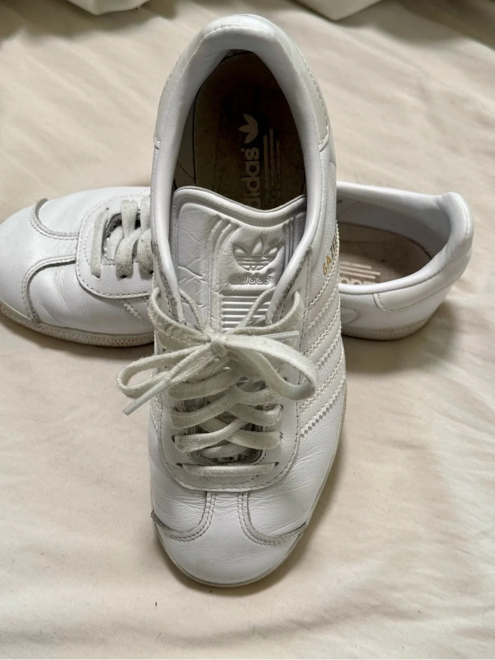 adidas big kids/womens White Leather Classic Sneakers